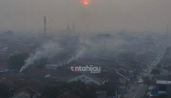 Polusi Asap Selimuti Subang Kota, Camat Subang: Dugaan Berasal dari Eks TPA Panembong