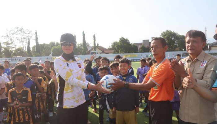 ‎Buka Turnamen Sepak Bola Kapolres Cup U-9 dan U-11, Kapolres Majalengka: Bentuk Karakter Sejak Dini‎‎
