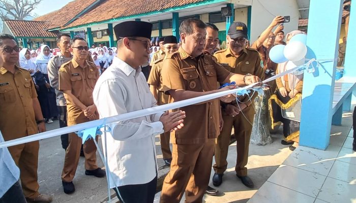 ‎Resmikan Gedung Baru SMPN 1 Leuwimunding, Bupati Majalengka Tekankan Perawatan dan Disiplin Guru‎‎