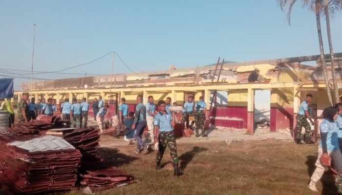 ‎Lanud Sugiri Sukani Kerahkan Personel Bantu Revitalisasi SDN 2 Gandawesi Jelang Hari Bakti TNI AU ke-79‎‎