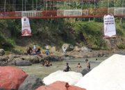 Mimpi Jadi Nyata, Warga Sasagaran Sukabumi Kini Punya Jembatan Gantung Kokoh di Atas Sungai Cimandiri