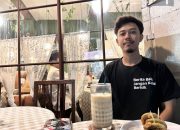 Tak Andalkan Ijazah, Pemuda Sukabumi Sukses Raup Rupiah dari ‘Homeless Media’