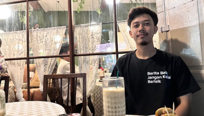 Tak Andalkan Ijazah, Pemuda Sukabumi Sukses Raup Rupiah dari ‘Homeless Media’