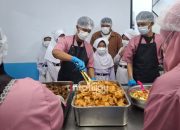 Intip Dapur MBG dari Dekat, Ratusan Siswa SDN Rosela Indah Sumringah Lihat Proses Memasak di SPPG Pasirkareumbi 03 Subang