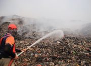 Kebakaran TPA Jatiwaringin Hanguskan 15 Hektare, 3 Helikopter Water Bombing Dikerahkan