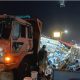 Truk Fuso Tumpahkan Puluhan Ember Cat di Jalur Subang-Purwakarta